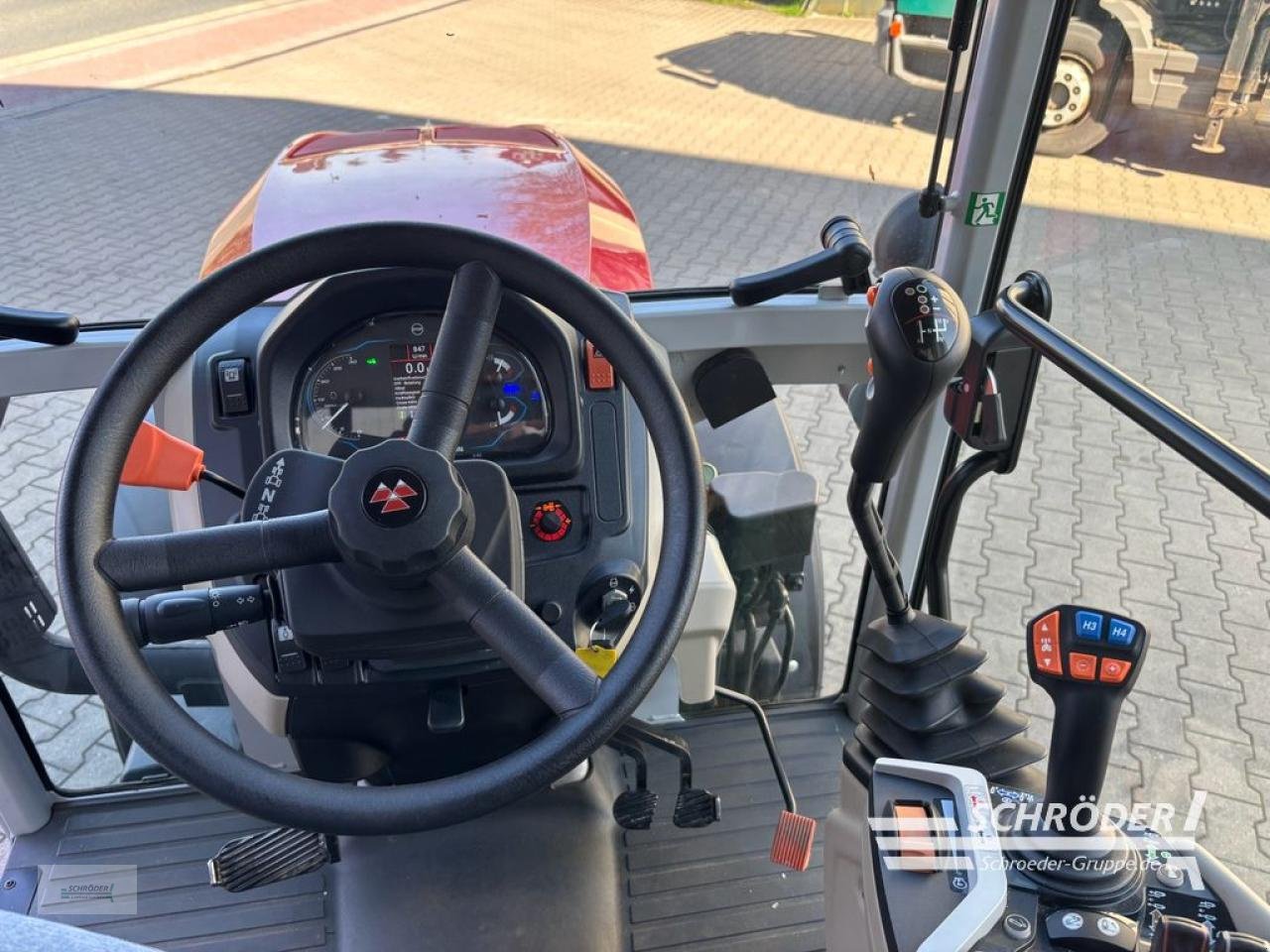 Traktor типа Massey Ferguson 3SP.85 CAB EFFICIENT, Neumaschine в Wildeshausen (Фотография 16)