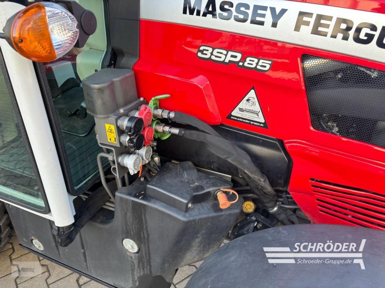 Traktor типа Massey Ferguson 3SP.85 CAB EFFICIENT, Neumaschine в Wildeshausen (Фотография 19)