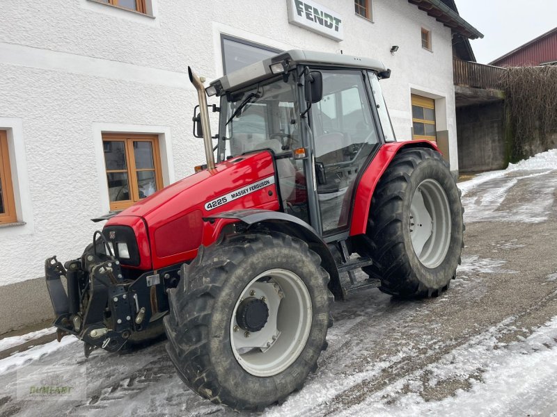 Traktor типа Massey Ferguson 4225-4, Gebrauchtmaschine в Bad Leonfelden