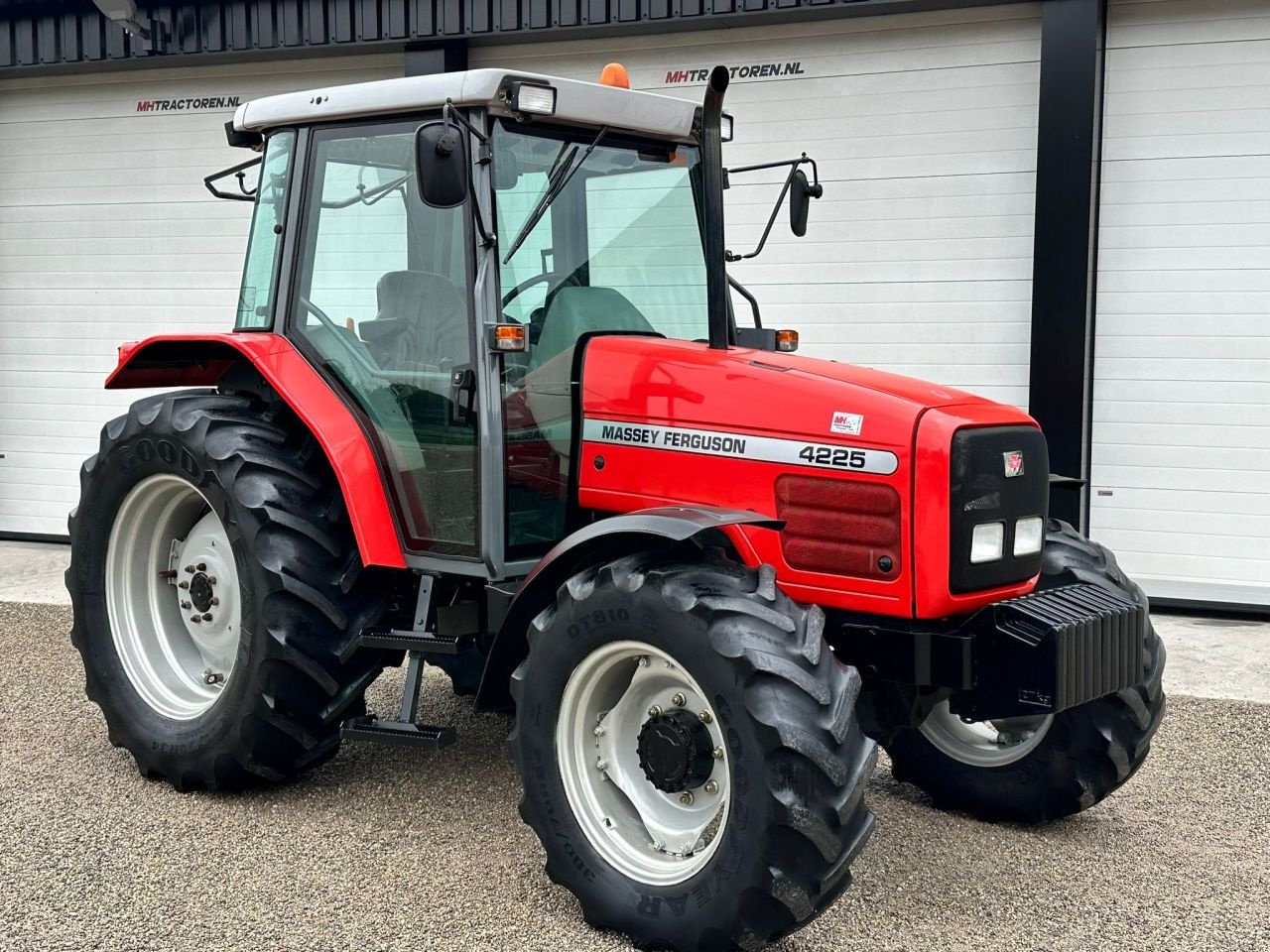 Traktor типа Massey Ferguson 4225, Gebrauchtmaschine в Linde (dr) (Фотография 1)