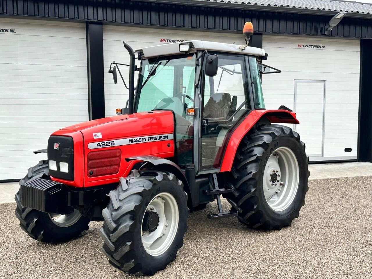 Traktor типа Massey Ferguson 4225, Gebrauchtmaschine в Linde (dr) (Фотография 2)