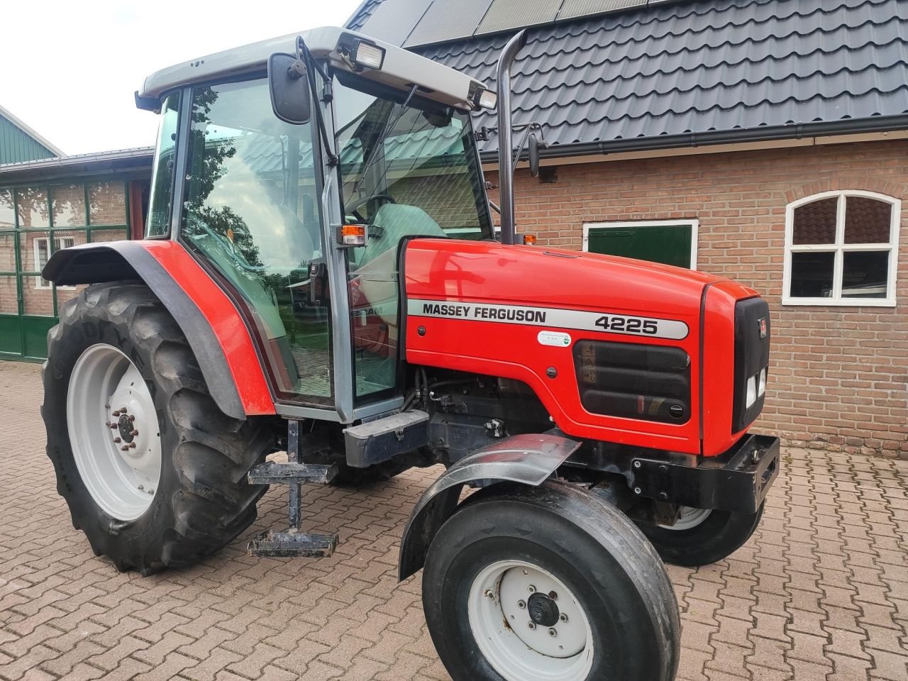 Traktor του τύπου Massey Ferguson 4225, Gebrauchtmaschine σε Rouveen (Φωτογραφία 1)