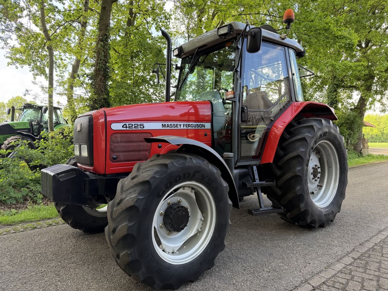 Traktor typu Massey Ferguson 4225, Gebrauchtmaschine w Rossum (Zdjęcie 1)