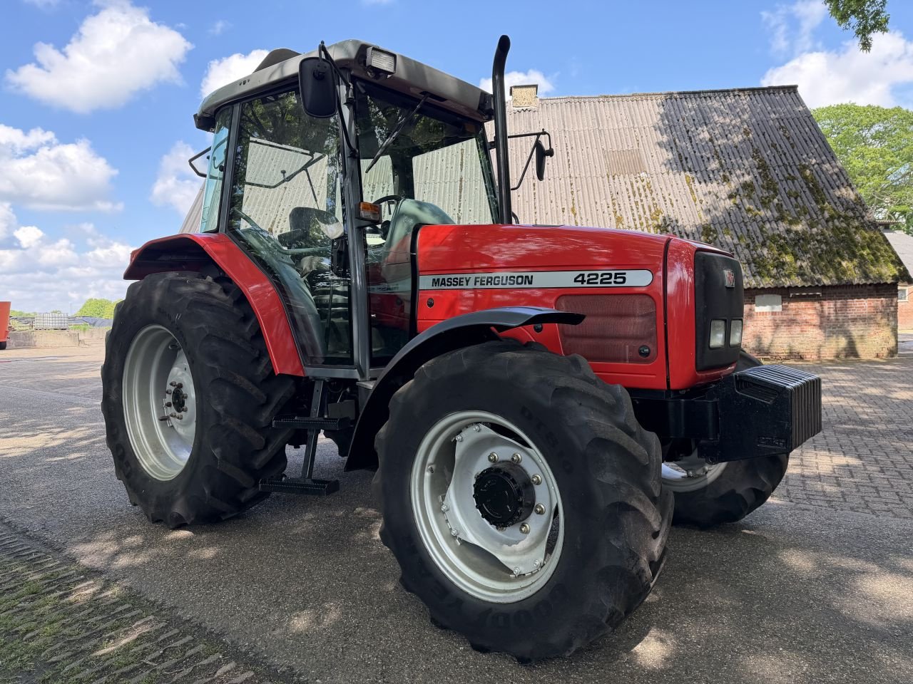 Traktor typu Massey Ferguson 4225, Gebrauchtmaschine w Rossum (Zdjęcie 2)