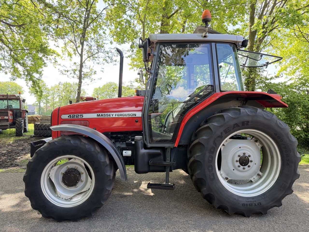Traktor typu Massey Ferguson 4225, Gebrauchtmaschine w Rossum (Zdjęcie 3)