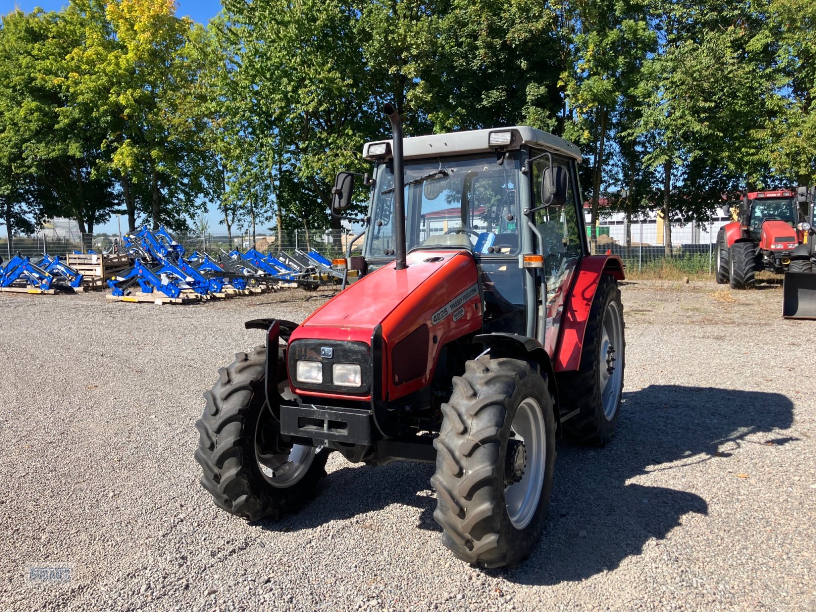 Traktor des Typs Massey Ferguson 4225, Gebrauchtmaschine in Salching bei Straubing (Bild 2)