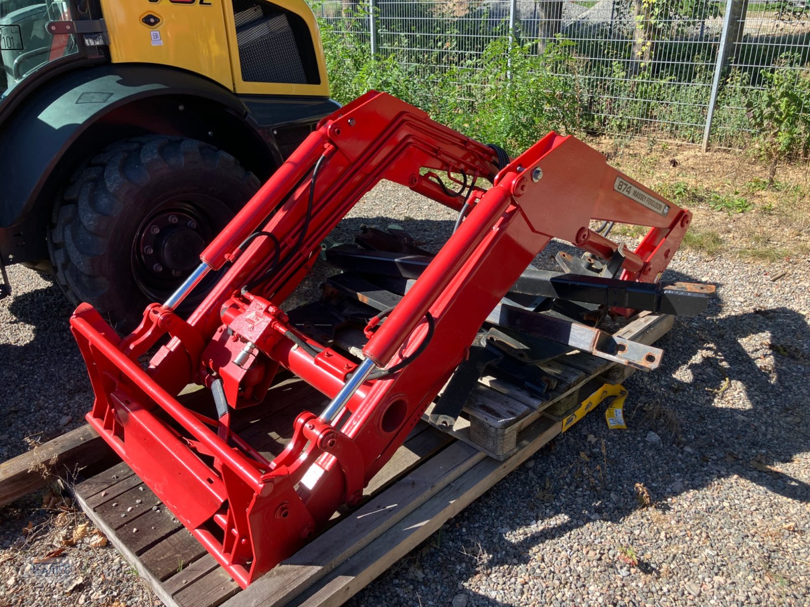 Traktor des Typs Massey Ferguson 4225, Gebrauchtmaschine in Salching bei Straubing (Bild 9)