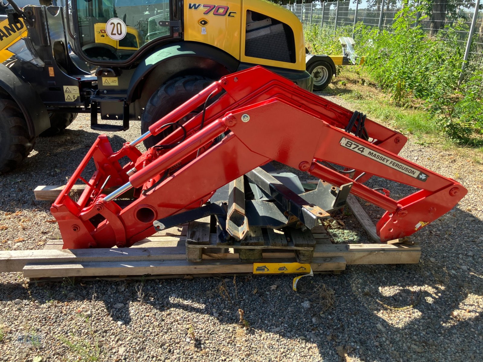 Traktor des Typs Massey Ferguson 4225, Gebrauchtmaschine in Salching bei Straubing (Bild 10)