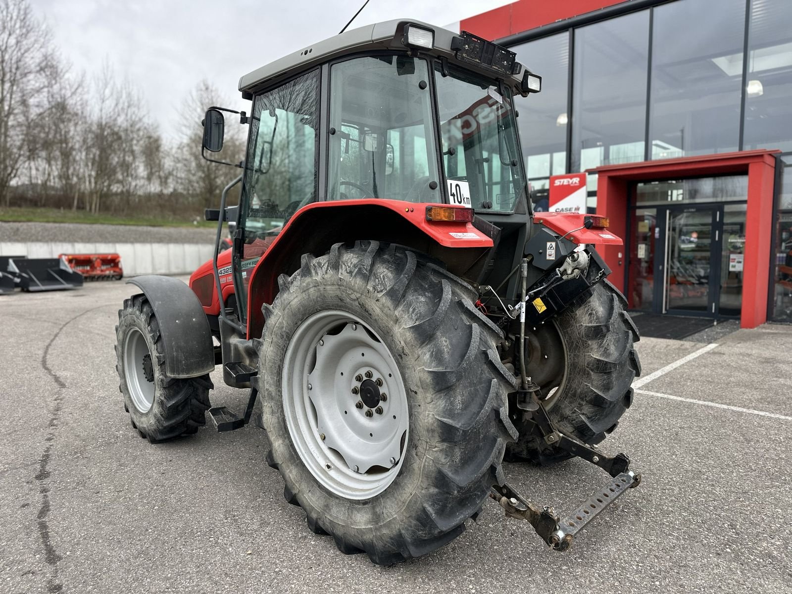 Traktor van het type Massey Ferguson 4325-4 LP, Gebrauchtmaschine in St. Marienkirchen (Foto 4)