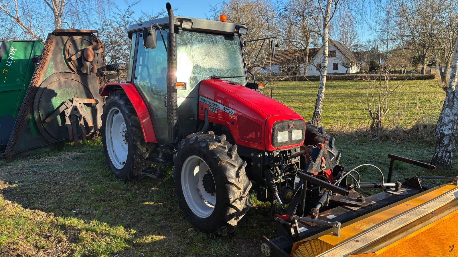 Traktor des Typs Massey Ferguson 4325 4325, Gebrauchtmaschine in Ringsted (Bild 1)