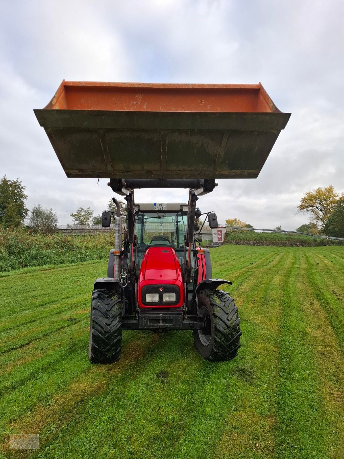 Traktor типа Massey Ferguson 4325, Gebrauchtmaschine в Pfoerring (Фотография 2)