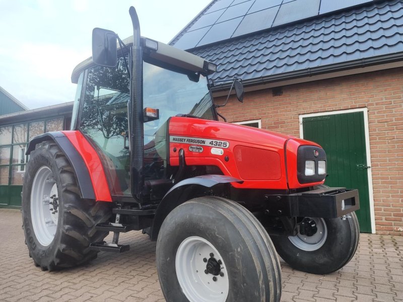 Traktor of the type Massey Ferguson 4325, Gebrauchtmaschine in Rouveen (Picture 1)