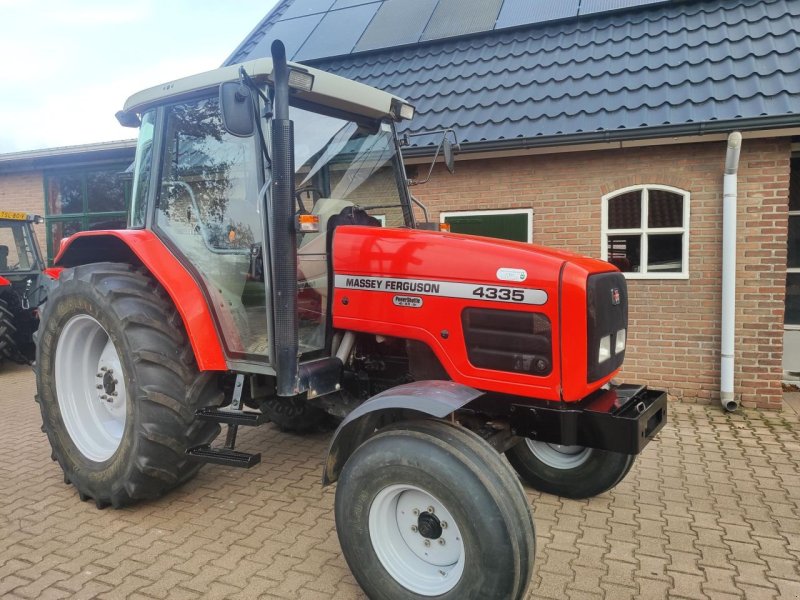 Traktor типа Massey Ferguson 4335, Gebrauchtmaschine в Rouveen