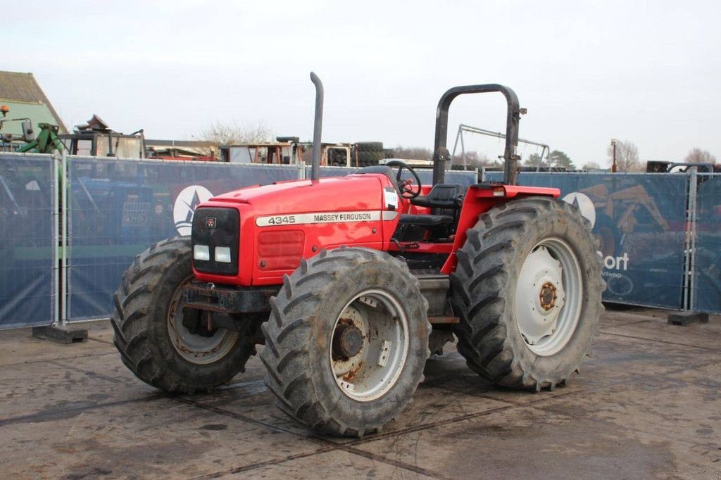 Traktor типа Massey Ferguson 4345, Gebrauchtmaschine в Antwerpen (Фотография 9)