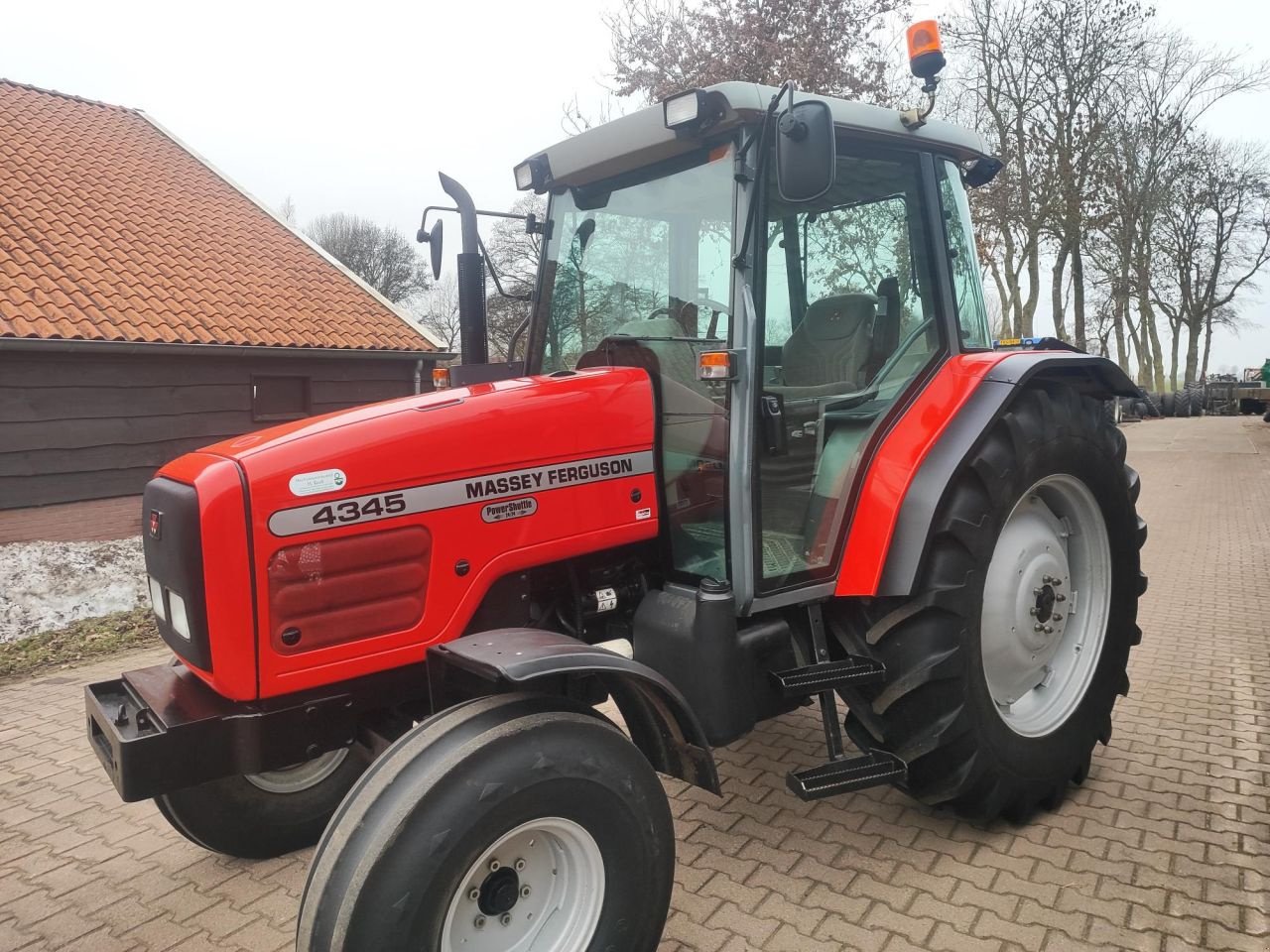 Traktor van het type Massey Ferguson 4345, Gebrauchtmaschine in Rouveen (Foto 2)
