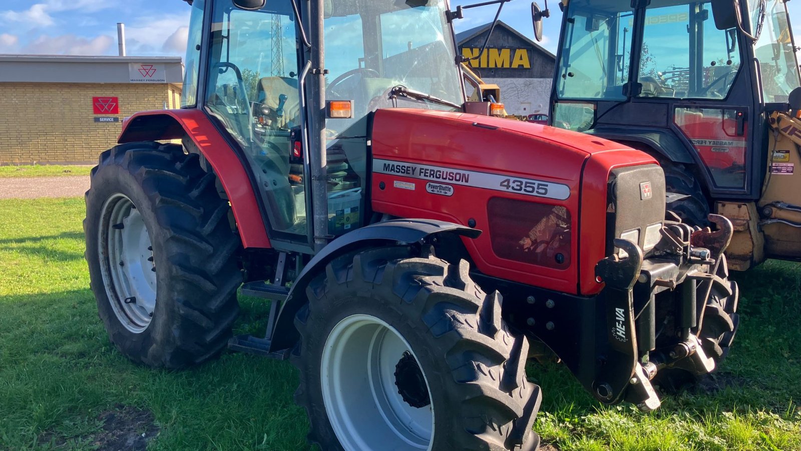 Traktor типа Massey Ferguson 4355 Power Shuttle 24-24, Gebrauchtmaschine в Roskilde (Фотография 17)