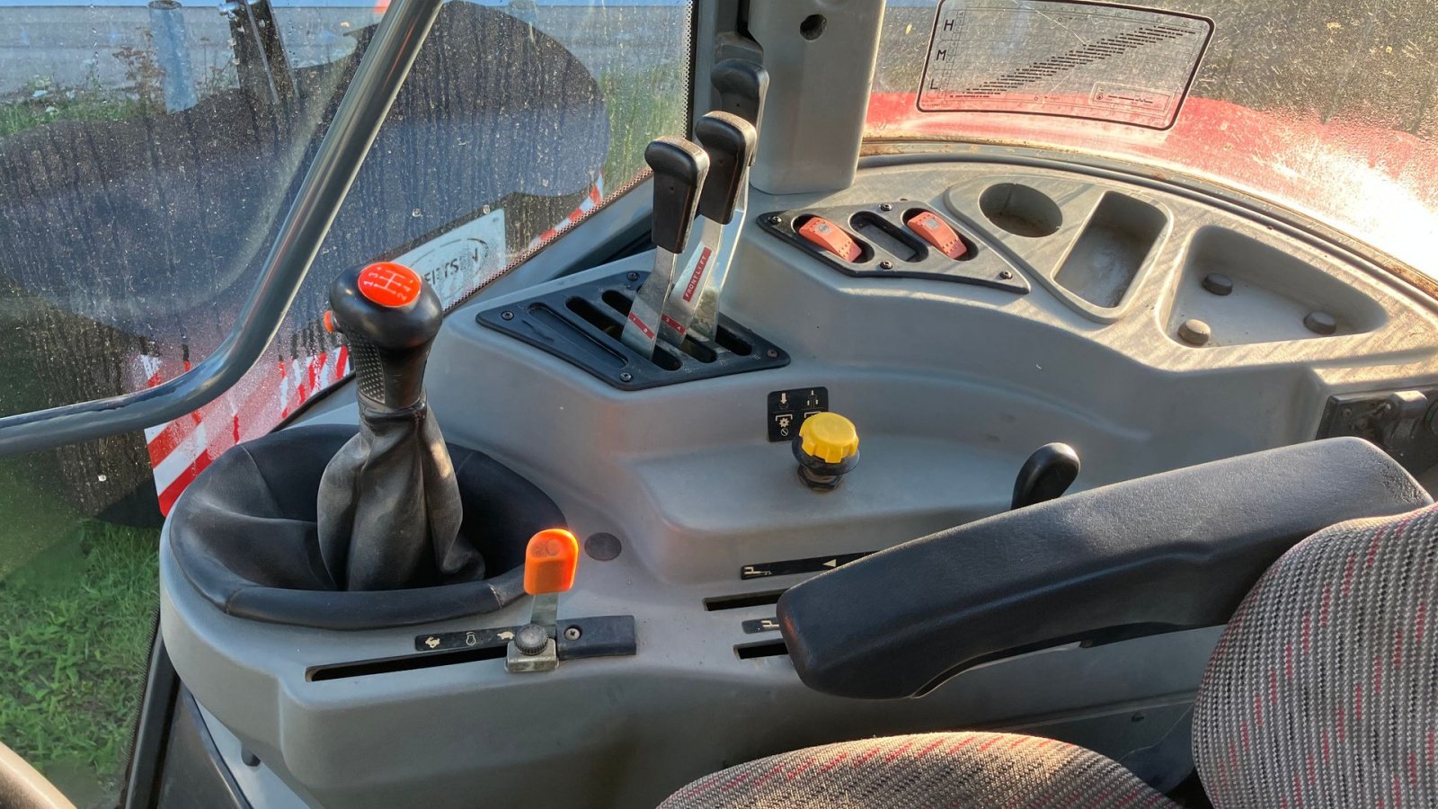 Traktor типа Massey Ferguson 4355 Power Shuttle 24-24, Gebrauchtmaschine в Roskilde (Фотография 10)