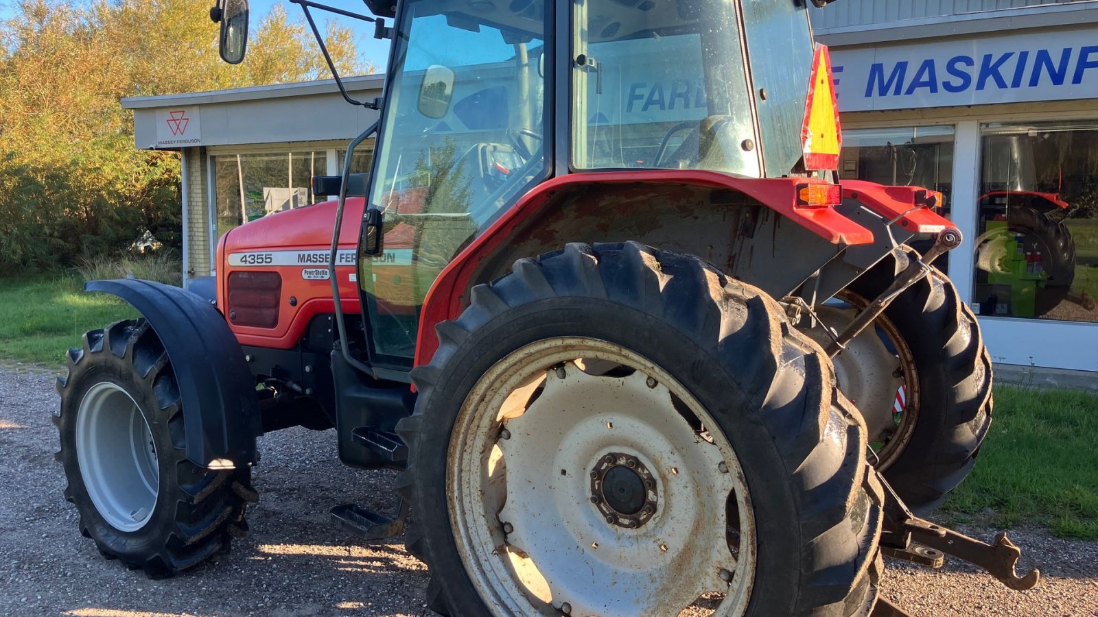 Traktor типа Massey Ferguson 4355 Power Shuttle 24-24, Gebrauchtmaschine в Roskilde (Фотография 3)