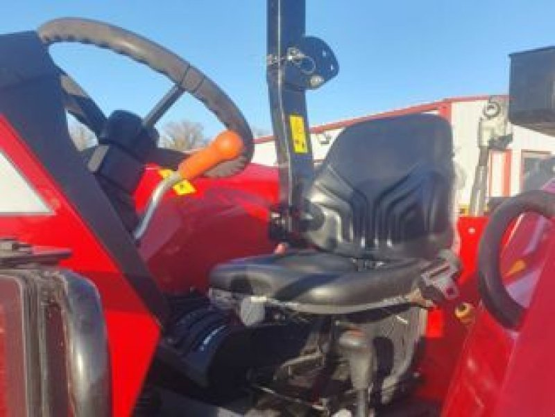 Traktor des Typs Massey Ferguson 4707, Gebrauchtmaschine in CIVENS (Bild 9)