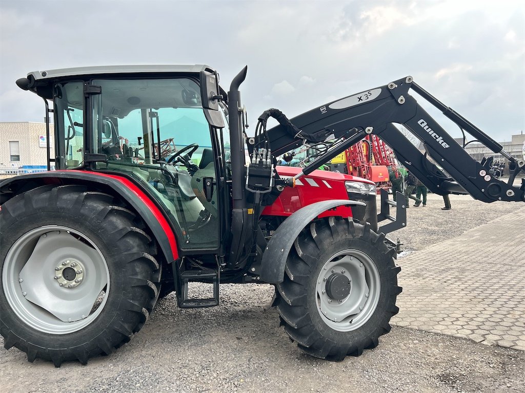 Traktor typu Massey Ferguson 4707, Gebrauchtmaschine w Dormagen (Zdjęcie 1)