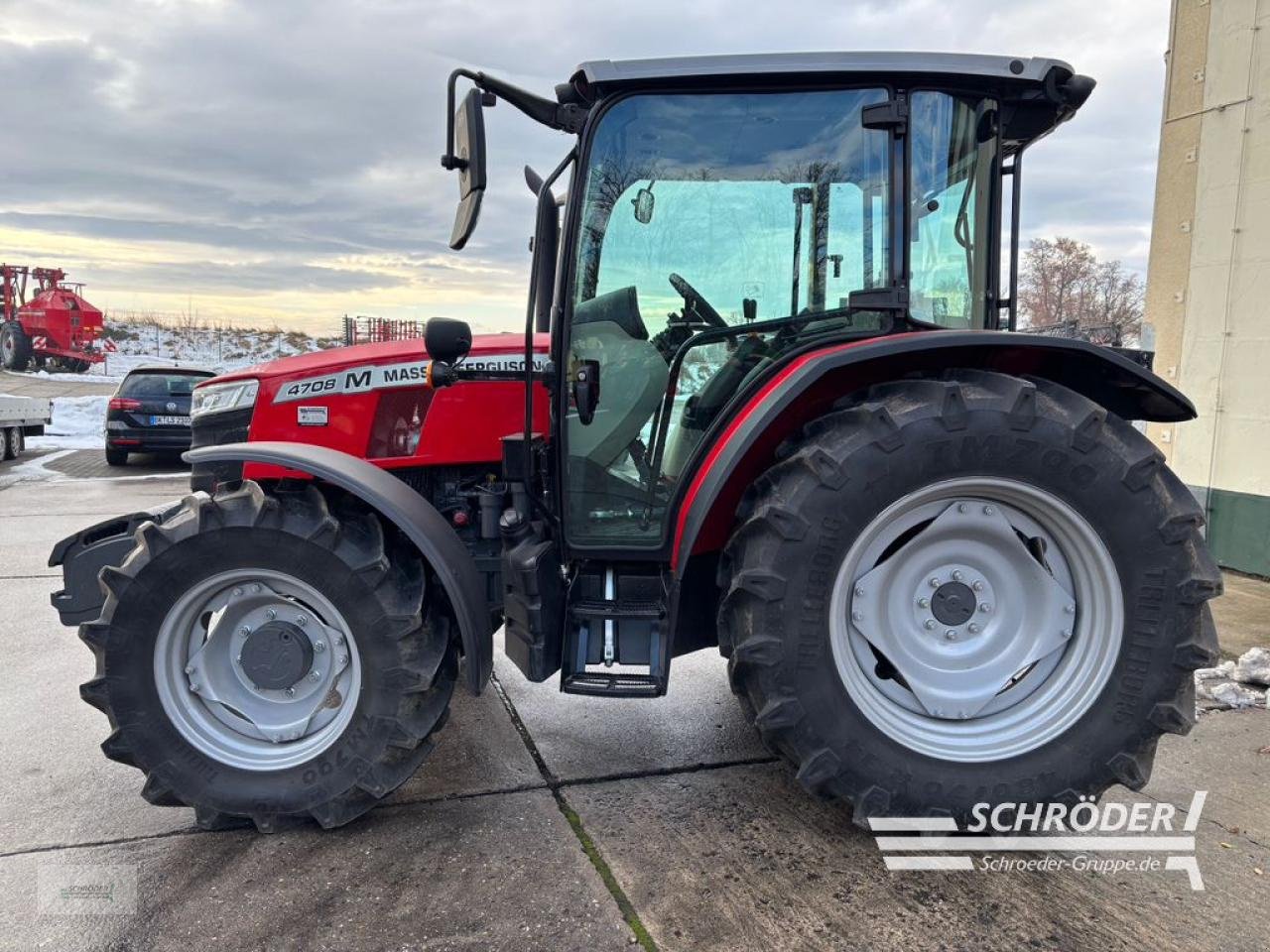 Traktor of the type Massey Ferguson 4708 M CAB ESSENTIAL, Gebrauchtmaschine in Langenweddingen (Picture 4)