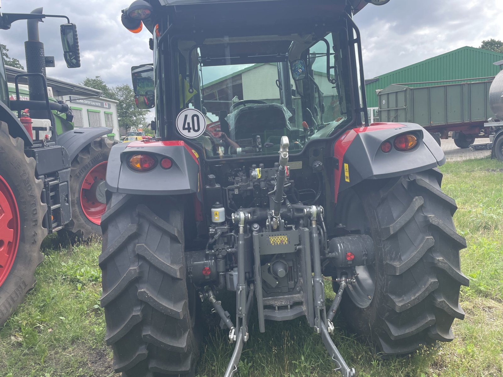 Traktor des Typs Massey Ferguson 4708 M Cab Essential, Neumaschine in Gadenstedt (Bild 5)