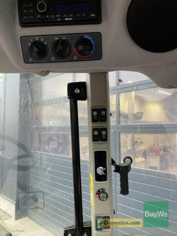 Traktor typu Massey Ferguson 4708 M ESSENTIAL, Gebrauchtmaschine w Wülfershausen (Zdjęcie 12)