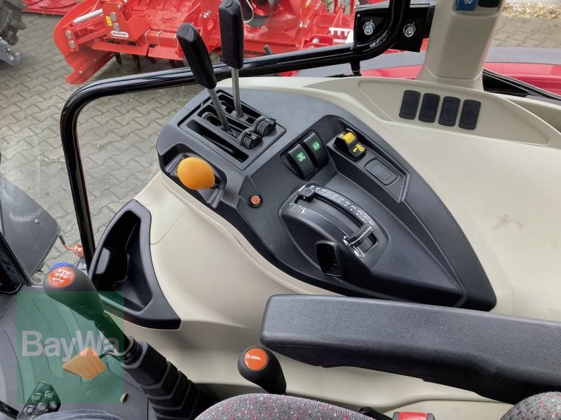 Traktor des Typs Massey Ferguson 4708 M ESSENTIAL, Gebrauchtmaschine in Rinchnach (Bild 9)