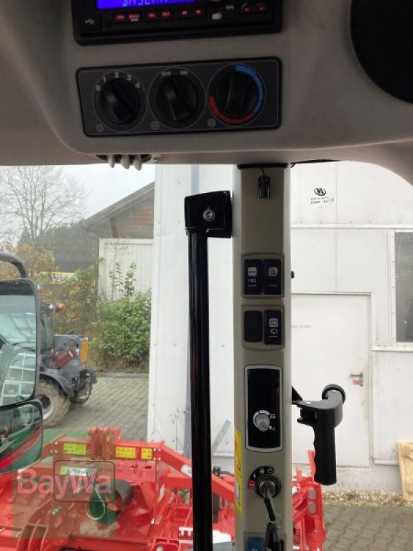 Traktor des Typs Massey Ferguson 4708 M ESSENTIAL, Gebrauchtmaschine in Rinchnach (Bild 7)