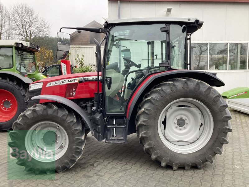 Traktor des Typs Massey Ferguson 4708 M ESSENTIAL, Gebrauchtmaschine in Rinchnach (Bild 3)