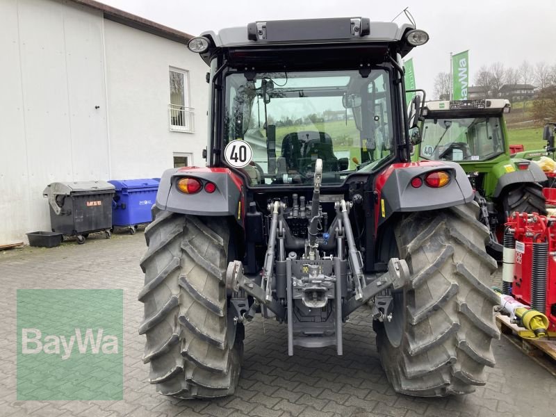 Traktor des Typs Massey Ferguson 4708 M ESSENTIAL, Gebrauchtmaschine in Rinchnach (Bild 5)