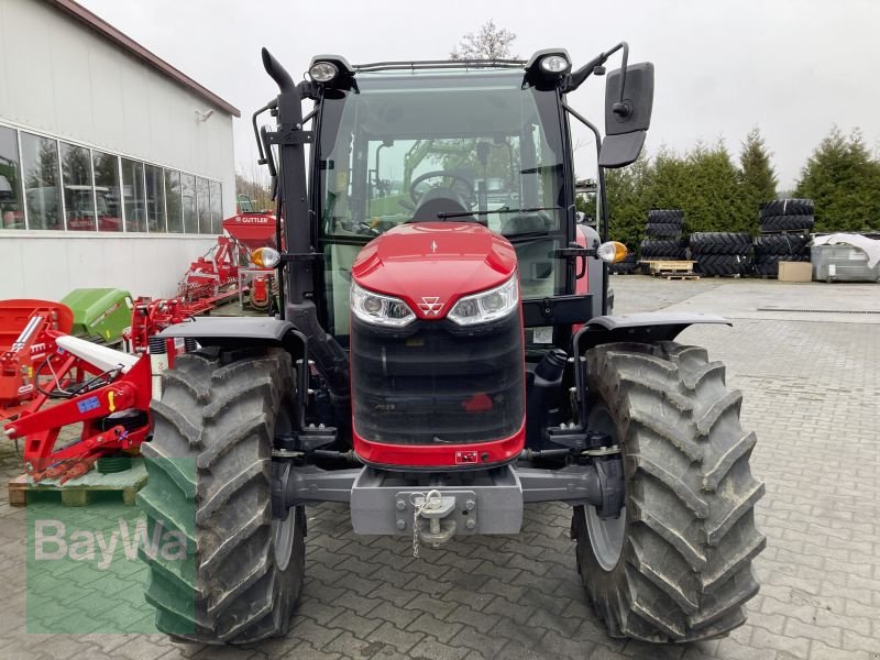 Traktor des Typs Massey Ferguson 4708 M ESSENTIAL, Gebrauchtmaschine in Rinchnach (Bild 4)