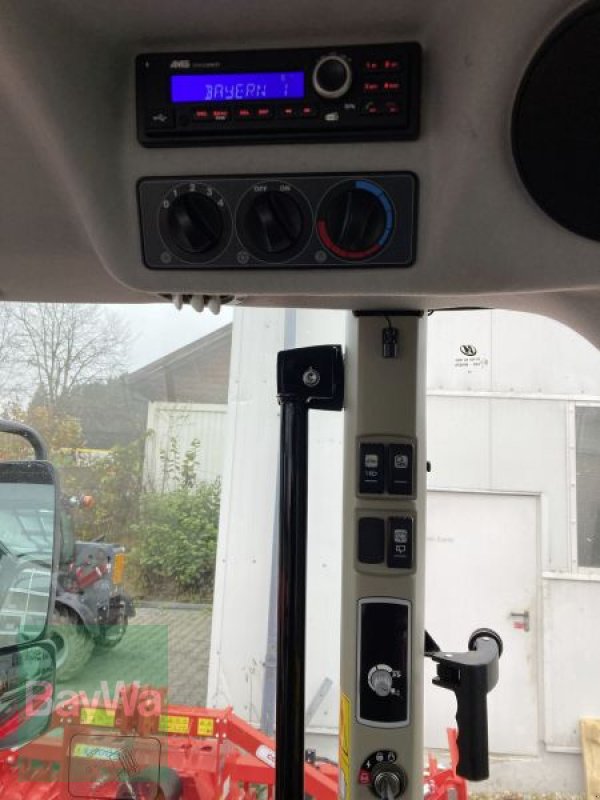 Traktor des Typs Massey Ferguson 4708 M ESSENTIAL, Gebrauchtmaschine in Rinchnach (Bild 8)