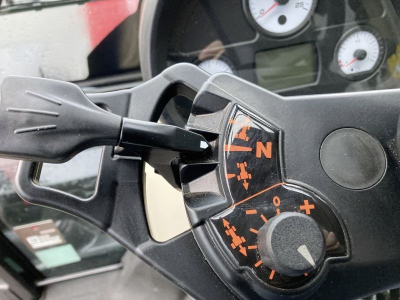 Traktor des Typs Massey Ferguson 4708 M ESSENTIAL, Gebrauchtmaschine in Wülfershausen an der Saale (Bild 13)