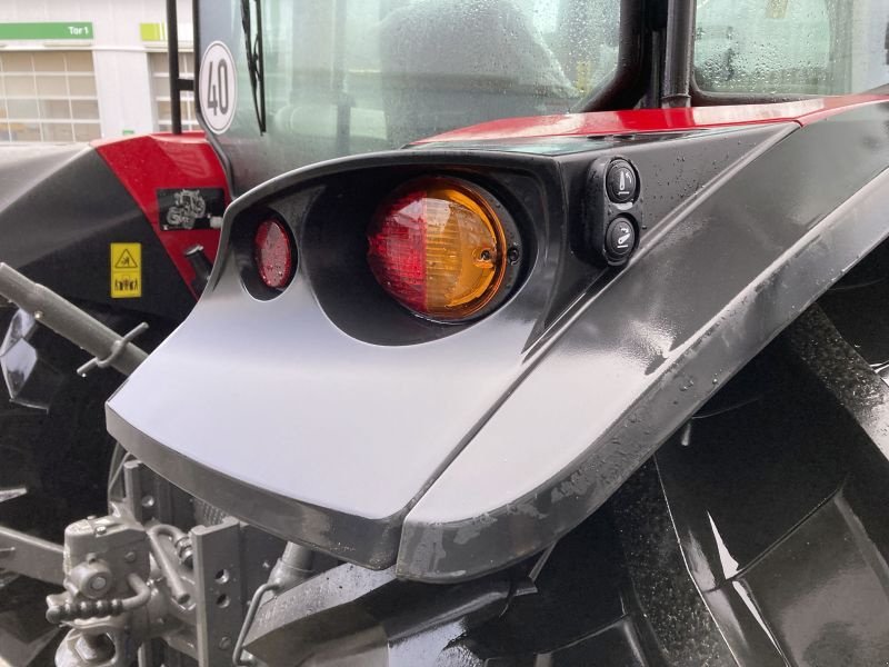 Traktor des Typs Massey Ferguson 4708 M ESSENTIAL, Gebrauchtmaschine in Wülfershausen an der Saale (Bild 7)