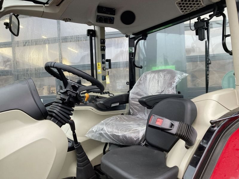 Traktor des Typs Massey Ferguson 4708 M ESSENTIAL, Gebrauchtmaschine in Wülfershausen an der Saale (Bild 9)