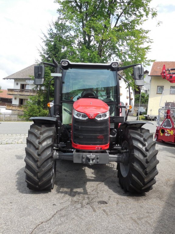Traktor des Typs Massey Ferguson 4708 M, Neumaschine in Innernzell (Bild 5)