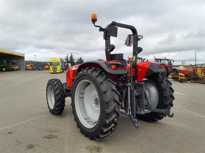 Traktor des Typs Massey Ferguson 4708, Gebrauchtmaschine in ANTIGNY (Bild 8)