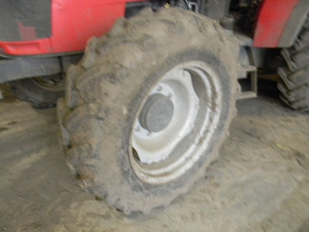 Traktor des Typs Massey Ferguson 4708, Gebrauchtmaschine in ENNEZAT (Bild 2)