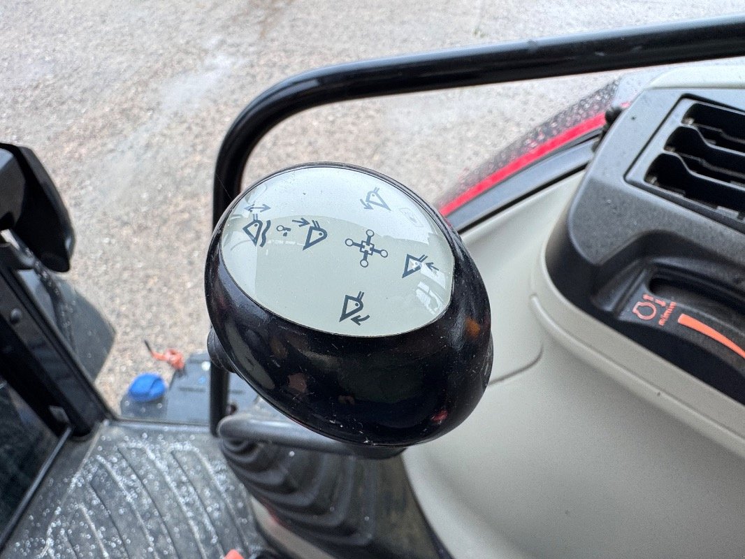 Traktor Türe ait Massey Ferguson 4708, Neumaschine içinde Löwenberger Land (resim 11)