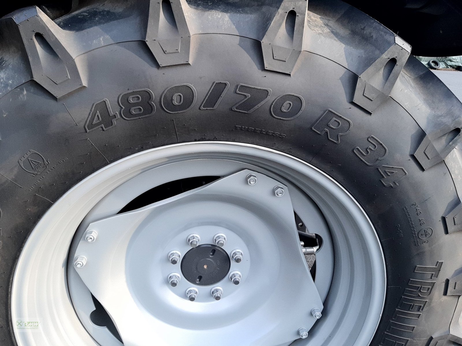 Traktor van het type Massey Ferguson 4708, Neumaschine in Erbendorf (Foto 5)