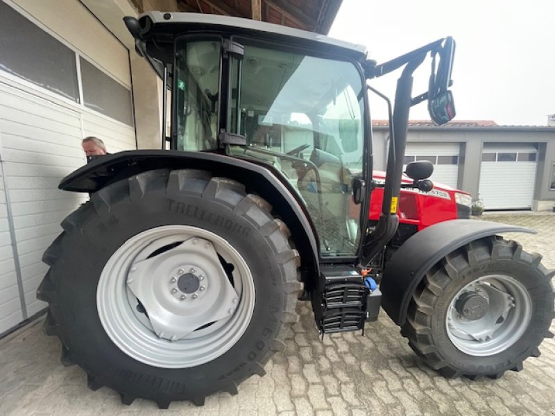 Traktor des Typs Massey Ferguson 4708M, Neumaschine in Bayern - Dietersheim (Bild 1)