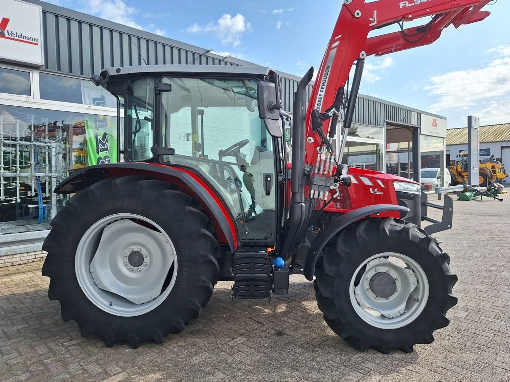 Traktor typu Massey Ferguson 4709 CAB ESSENTIAL, Neumaschine v MARIENHEEM (Obrázek 4)