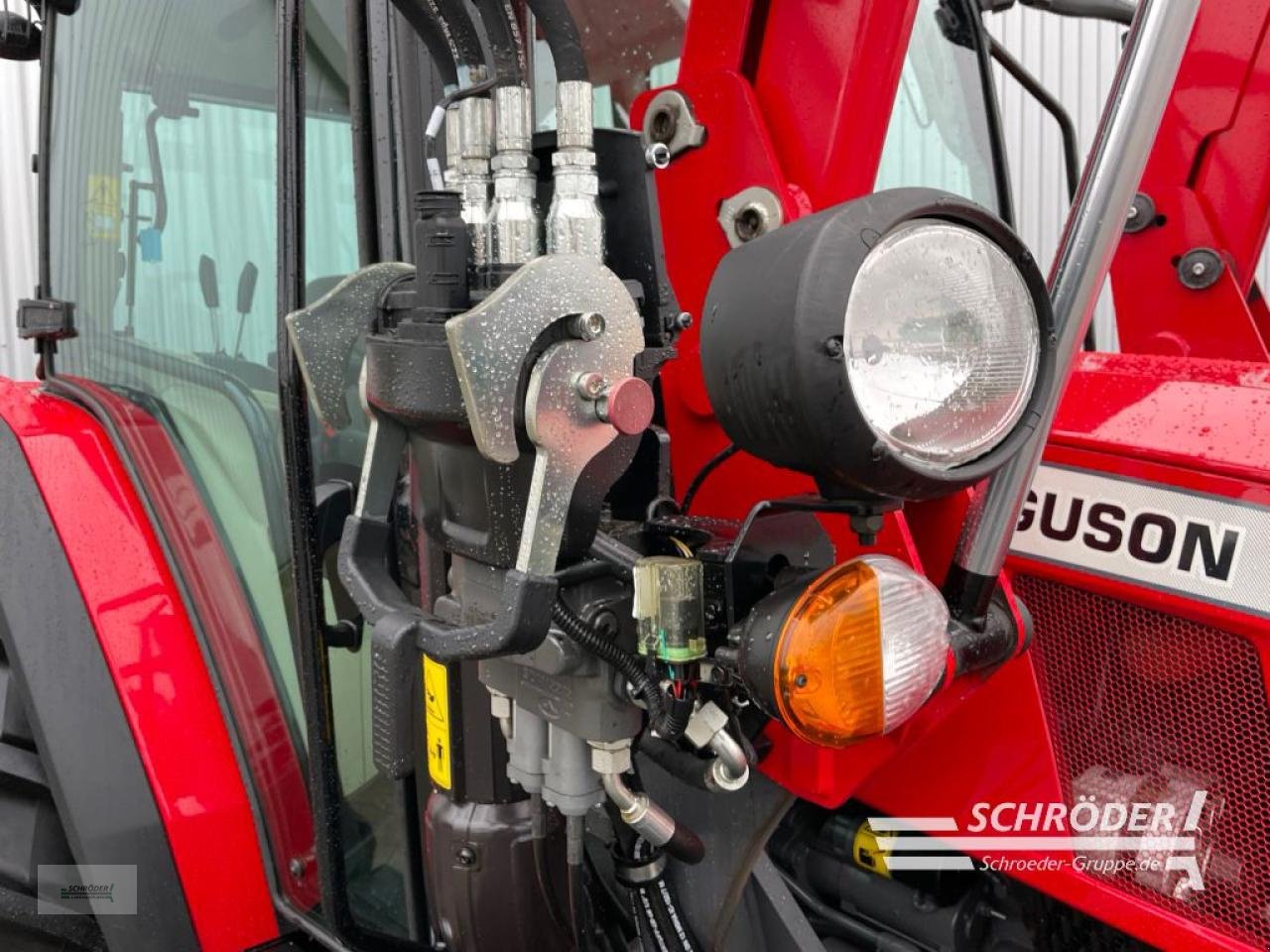 Traktor типа Massey Ferguson 4709 M CAB ESSENTIAL, Gebrauchtmaschine в Wildeshausen (Фотография 2)