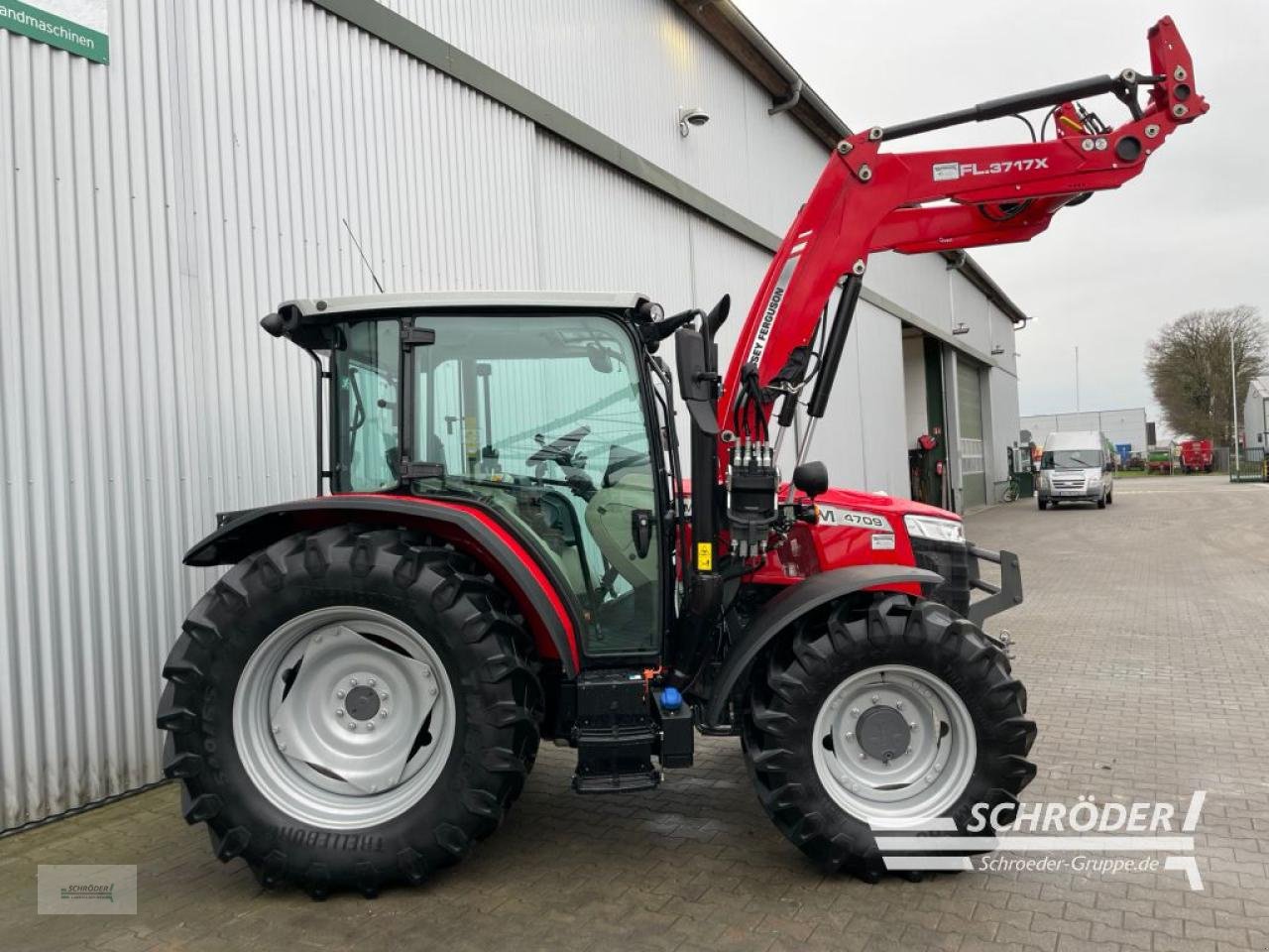 Traktor типа Massey Ferguson 4709 M CAB ESSENTIAL, Gebrauchtmaschine в Wildeshausen (Фотография 4)