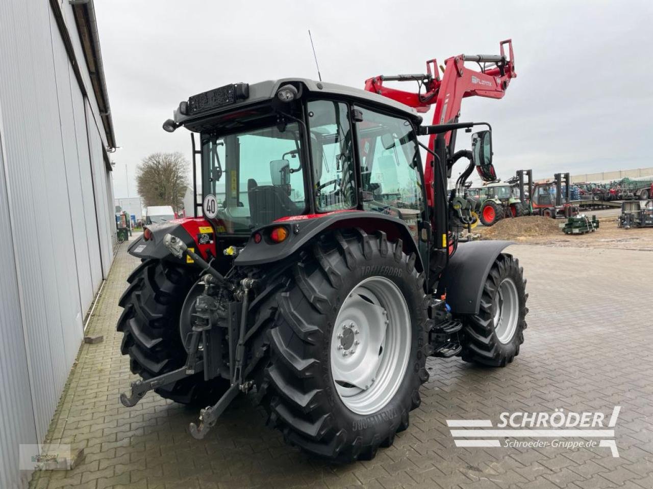 Traktor типа Massey Ferguson 4709 M CAB ESSENTIAL, Gebrauchtmaschine в Wildeshausen (Фотография 5)