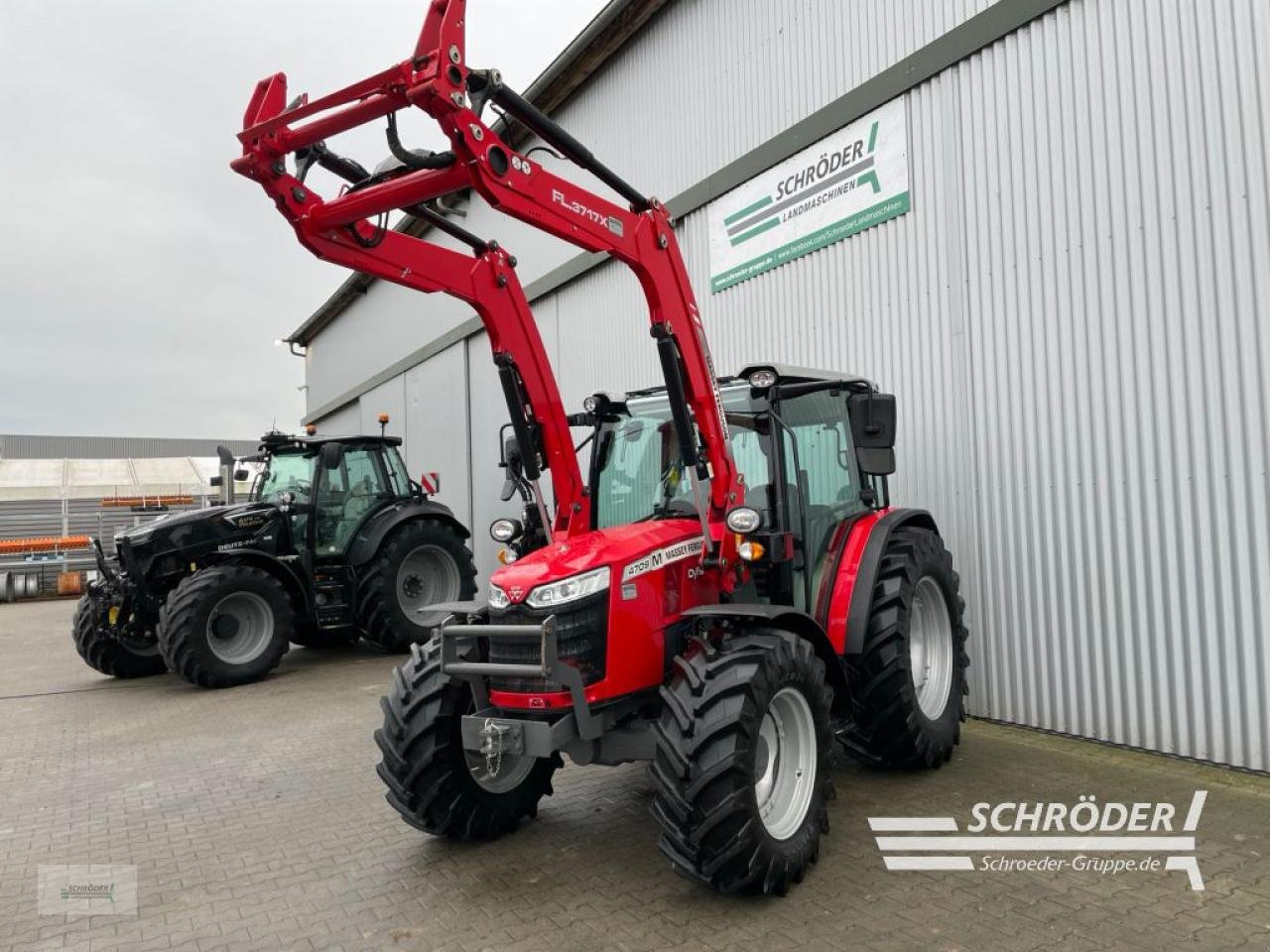 Traktor типа Massey Ferguson 4709 M CAB ESSENTIAL, Gebrauchtmaschine в Wildeshausen (Фотография 8)