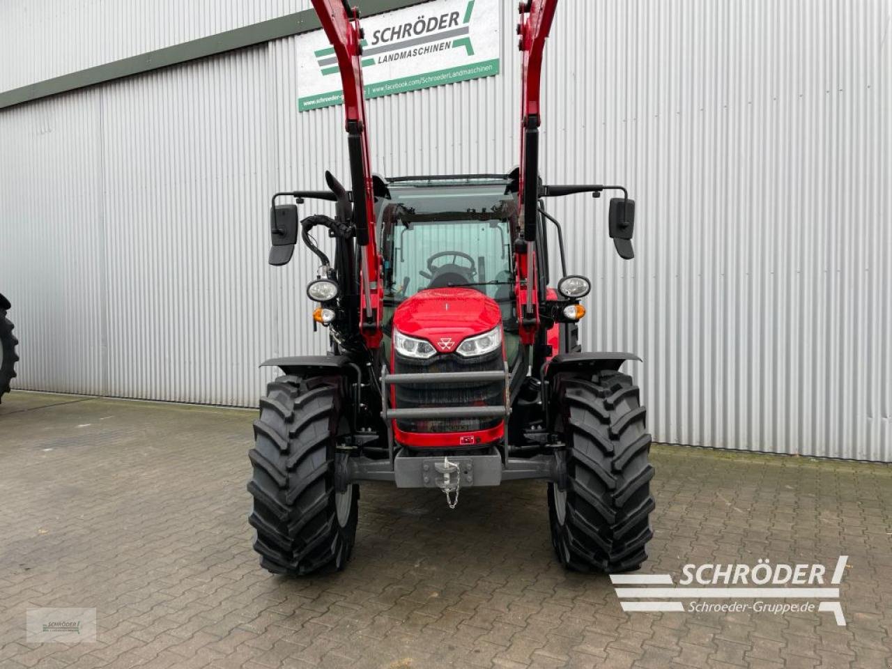 Traktor типа Massey Ferguson 4709 M CAB ESSENTIAL, Gebrauchtmaschine в Wildeshausen (Фотография 9)