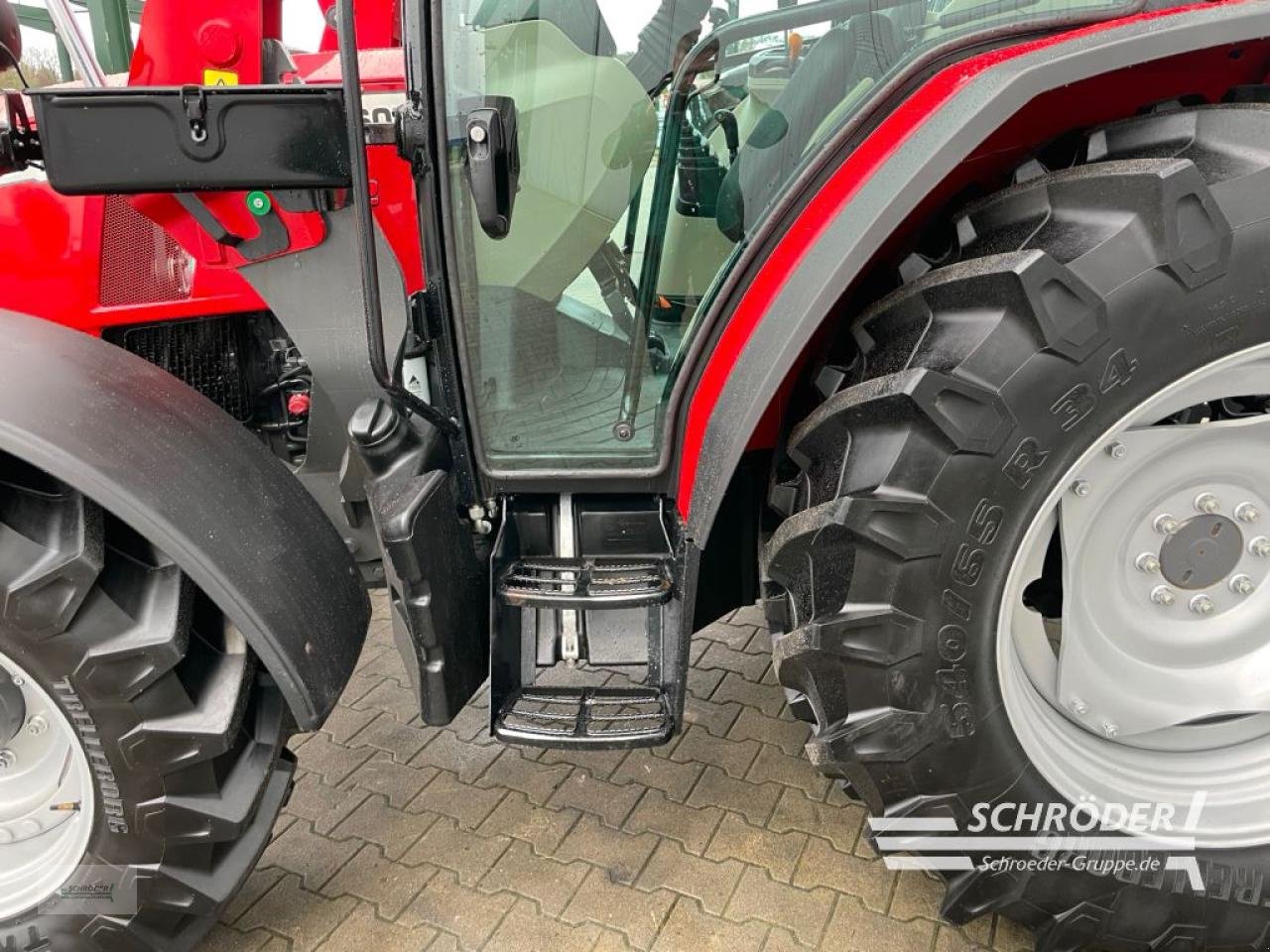 Traktor типа Massey Ferguson 4709 M CAB ESSENTIAL, Gebrauchtmaschine в Wildeshausen (Фотография 17)