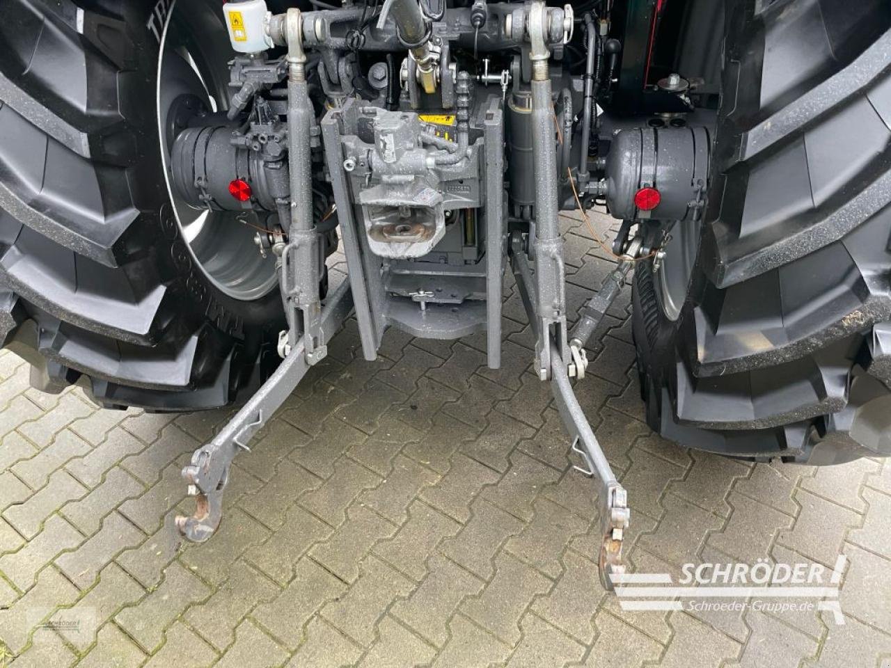 Traktor типа Massey Ferguson 4709 M CAB ESSENTIAL, Gebrauchtmaschine в Wildeshausen (Фотография 20)